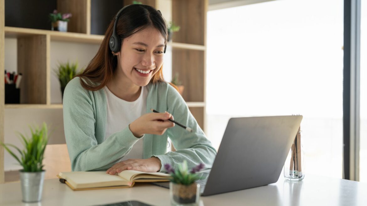 how do freelancers get paid